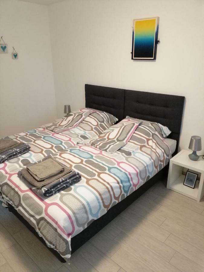 Studio Apartment Mila Пула Екстериор снимка