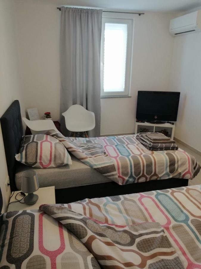 Studio Apartment Mila Пула Екстериор снимка